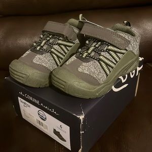Toddler size 6 sneakers